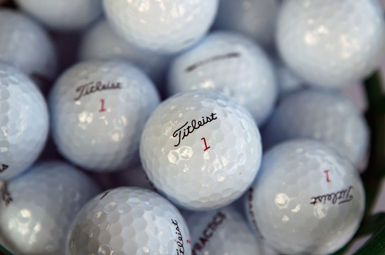 Bóng Titleist vừa được sử dụng làm bóng tập golf hoặc để chơi golf chuyên nghiệp Bóng Titleist vừa được sử dụng làm bóng tập golf hoặc để chơi golf chuyên nghiệp