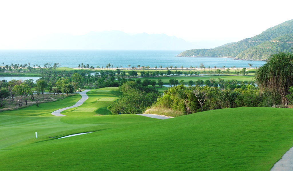 Quang cảnh tuyệt đẹp của sân golf Nha Trang - Vinpearl