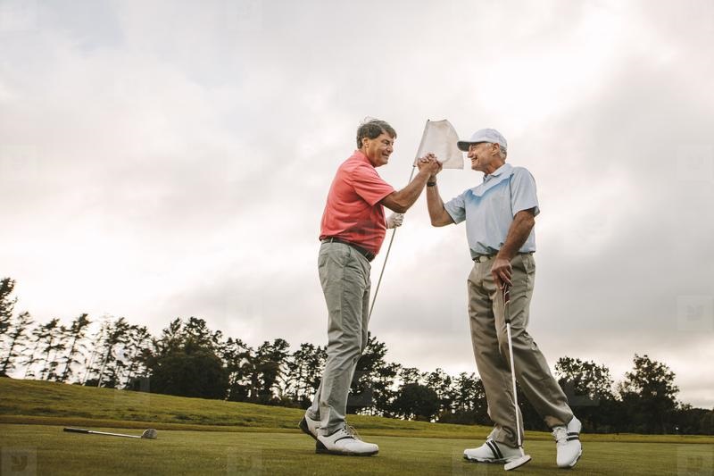 Chơi golf mang đến nhiều lợi ích tích cực cho sức khỏe của golfer