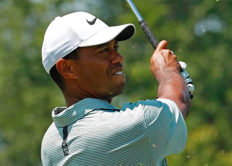 Tiger Woods Tiger Woods rượt đuổi cách biệt chỉ 1 gậy khi còn 2 hố phía sau tại PGA Championship