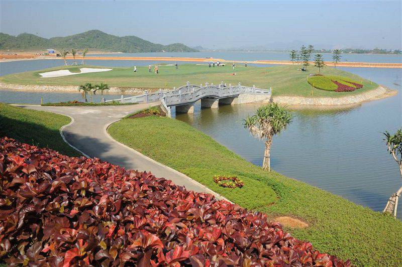 Vẻ đẹp nên thơ của sân golf hồ Yên Thắng