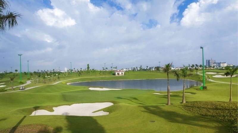 Sân gôn Long Biên có 27 hố golf đạt chuẩn quốc tế cùng các dịch vụ đẳng cấp
