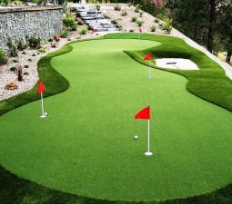 Sân golf mini là mô hình thu nhỏ của một sân golf thực thụ cho phép golf thủ tập luyện bất cứ lúc nào