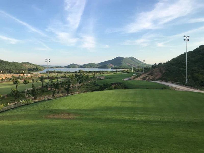 Vẻ đẹp và sự tinh tế của sân golf Mường Thanh được thể hiện ở sự chỉn chu trong quá trình lựa chọn giống cỏ