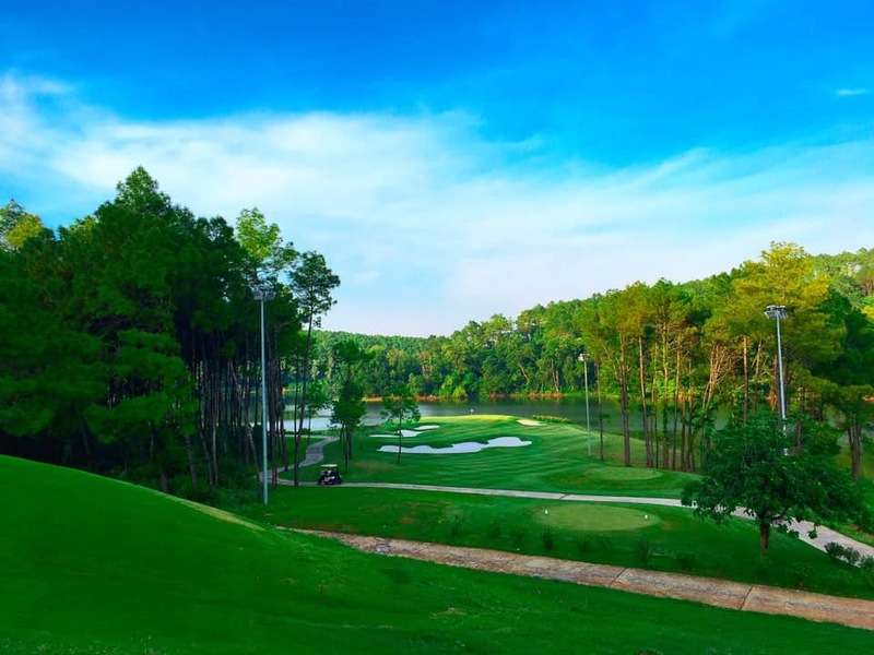 Tại đây đang sở hữu một trong những lỗ golf par 3 thách thức và ấn tượng nhất tại Việt Nam 