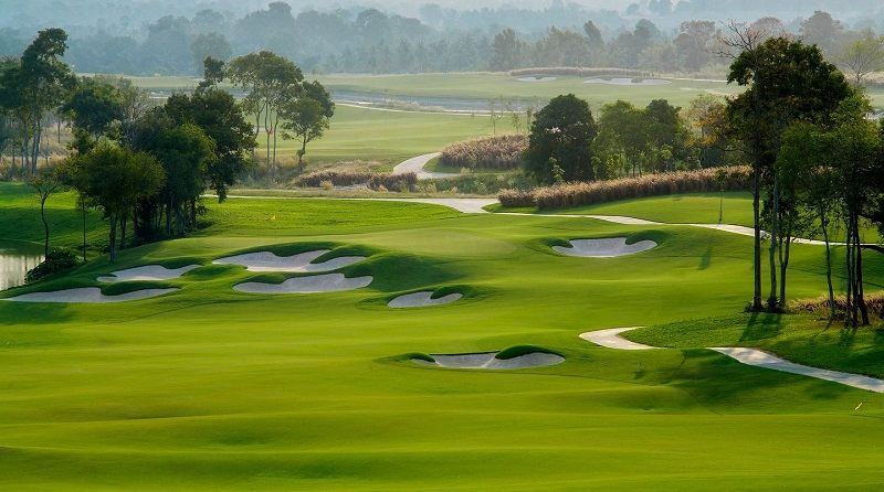 Sân golf Vũ Yên có diện tích là 872 ha, thiết kế theo phong cách 36 hố tiêu chuẩn