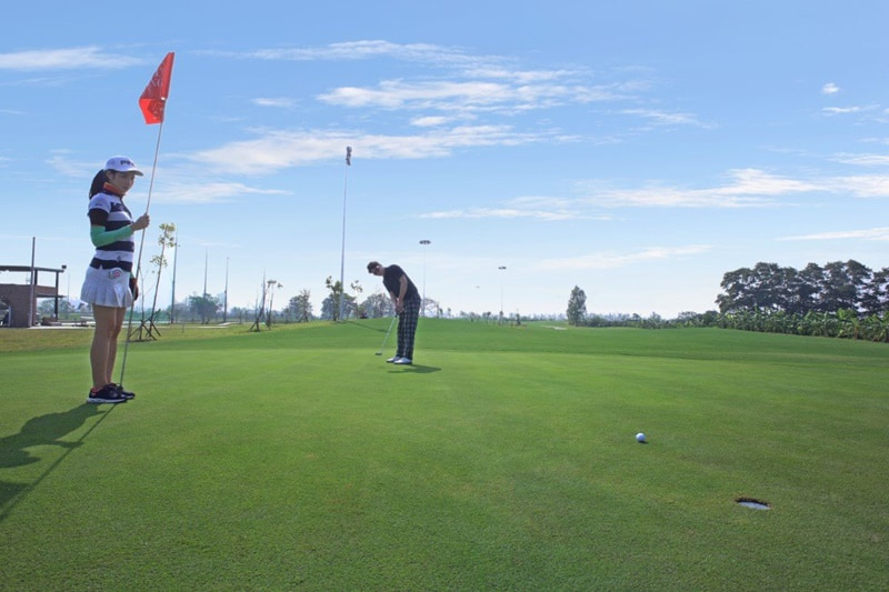Sân golf Thanh Hà thường xuyên mở lớp đào tạo bộ môn golf ở nhiều cấp độ