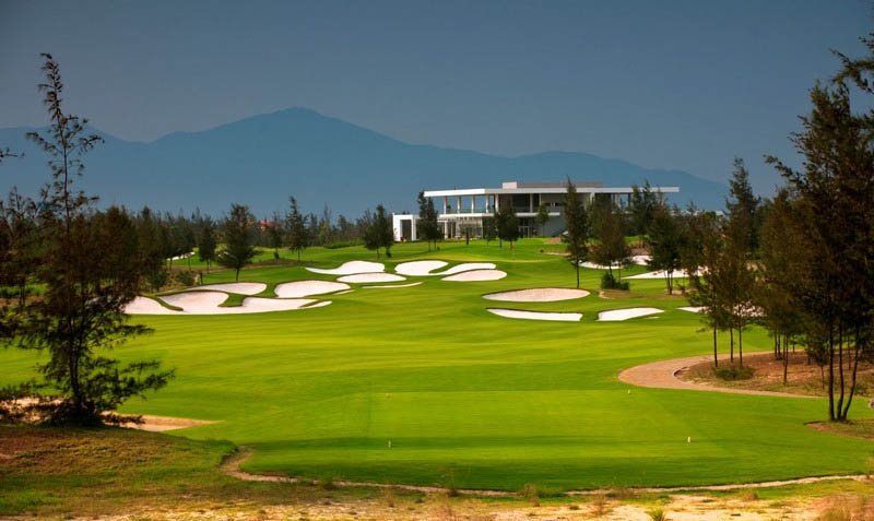 Sân golf Minh Trí là sân golf đầu tiên được xây dựng theo phong cách Nhật Bản