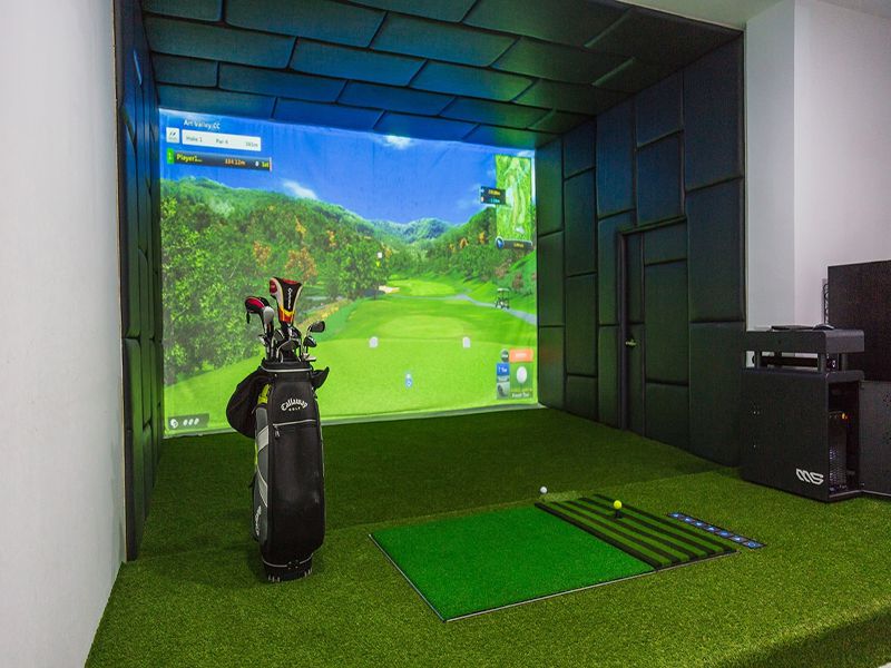 Màn hình chiếu và nhiều thiết bị khác trong phòng tập golf 3D