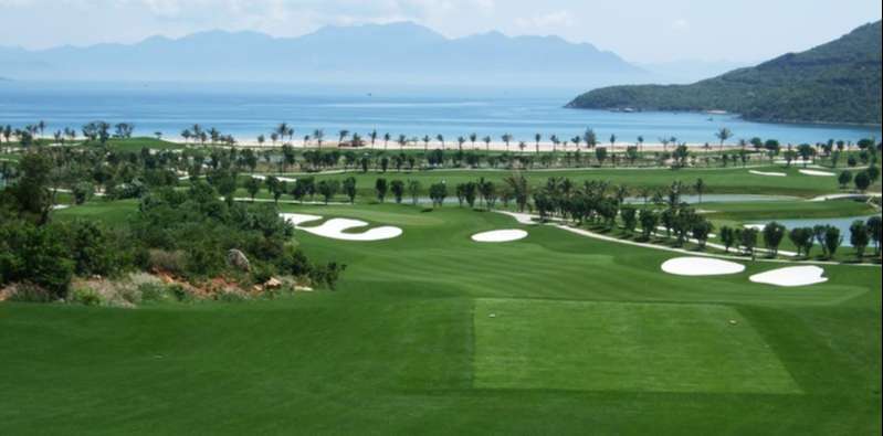 Vinpearl Golf Nha Trang có cảnh đẹp tuyệt sắc 