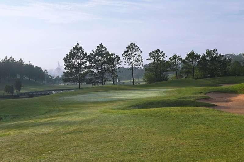 Dalat Palace Golf Club là sân gôn đầu tiên ở Việt Nam 