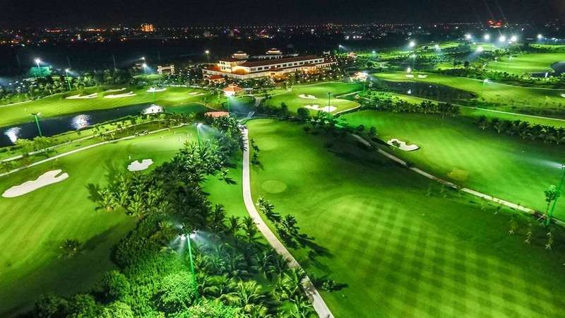 Sân golf Long Biên có vị trí thuận lợi ngay trong nội thành Hà Nội