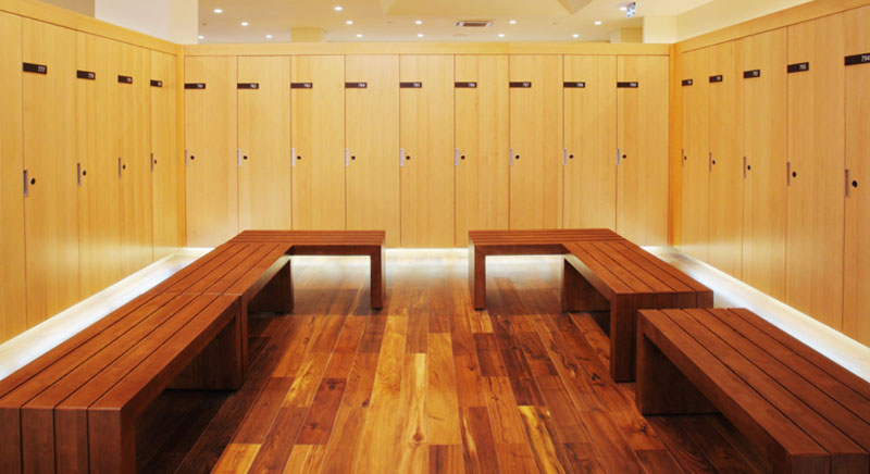 Phòng thay đồ rộng rãi, được trang bị nhiều tủ khóa đảm bảo sự riêng tư
