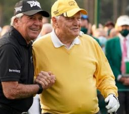 Player (trái) và Nicklaus đều là các huyền thoại của golf thế giới, cả khi thi đấu lẫn trong làng thiết kế sân. Ảnh: USA Today