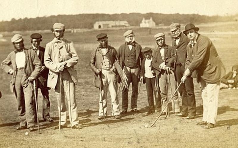 Golf được ra đời vào thế kỉ 15 tại Scotland