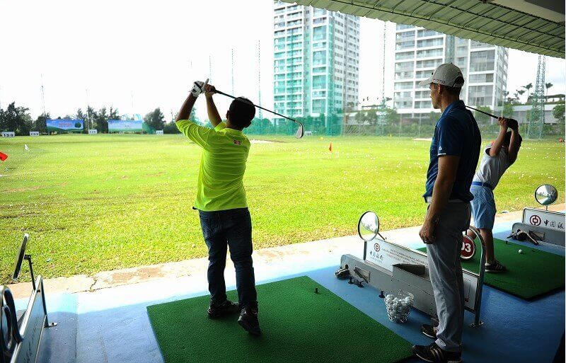 Golfer sẽ được hướng dẫn nhiệt tình khi tới sân Phú Mỹ Hưng trải nghiệm