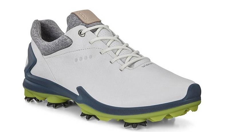 Golfer cần chú ý đến chất liệu giày golf trước khi chọn mua