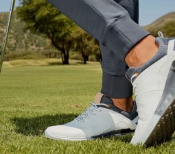 Giày golf Ecco có chất lượng tốt, được nhiều golfer lựa chọn