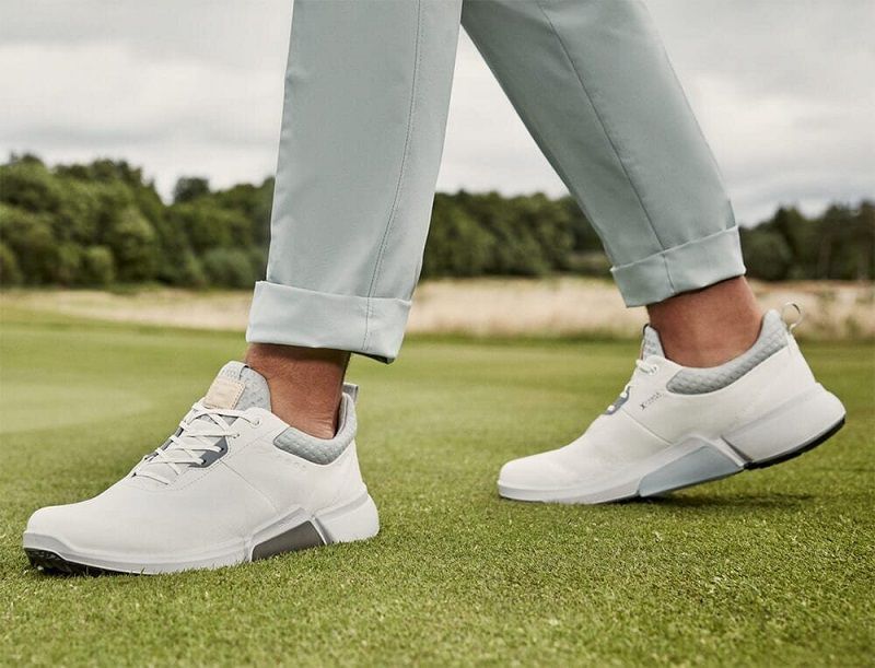 Giày golf có mẫu mã đa dạng, phù hợp với nhiều golfer