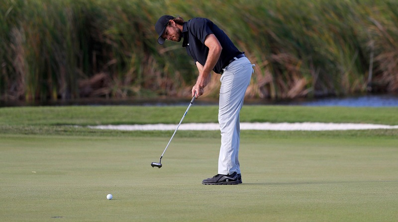 Để thực hiện cú gạt bóng chuẩn nhất, golfer cần chú ý đến nhiều yếu tố