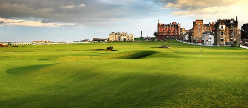 The Old Course là một trong số những sân golf cổ kính bậc nhất thế giới