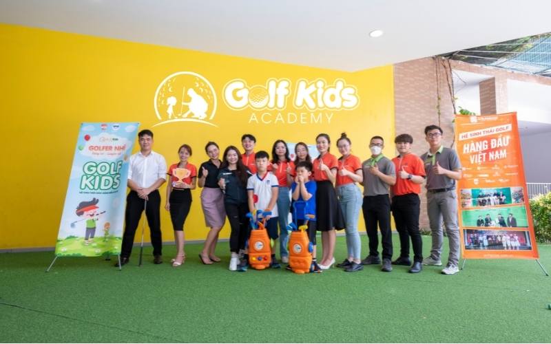 học viện GolfKids chuyên đào tạ golf cho trẻ em