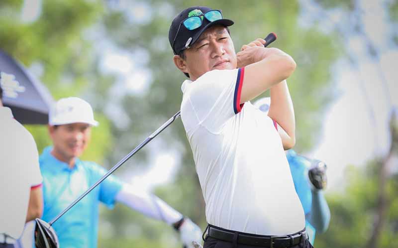 Golfer Andrew Hùng Phạm