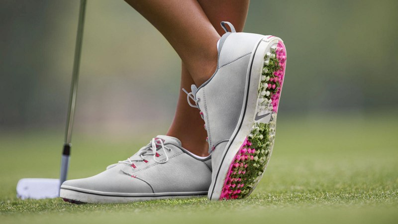 Giày Adidas golf nữ được thiết kế năng động, trẻ trung