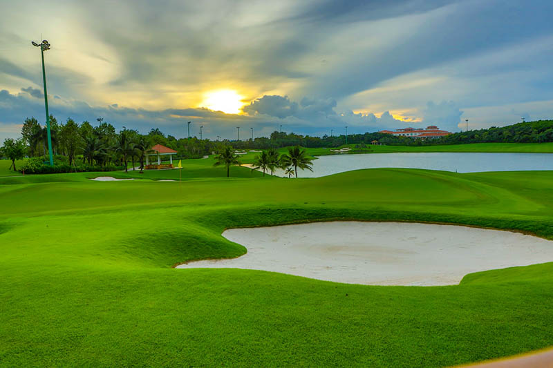Sân golf Gò Vấp được thiết kế ấn tượng với 36 hố golf đạt chuẩn quốc tế
