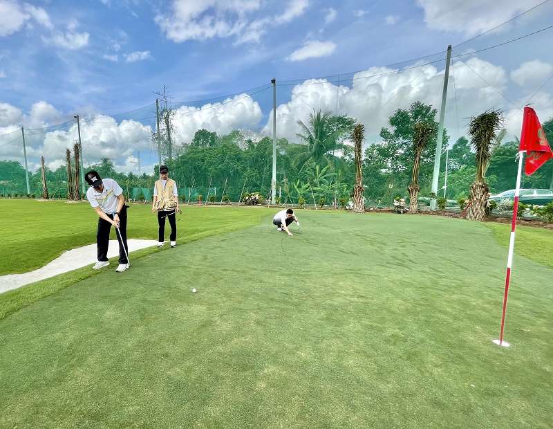 Sân tập golf Đông Dư vẫn còn là cái tên khá mới với cộng đồng golfer Thủ đô