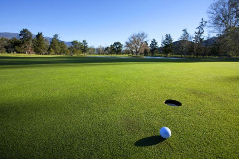 Các golf course có kích thước và chiều dài đa dạng nhưng vẫn theo tiêu chuẩn 