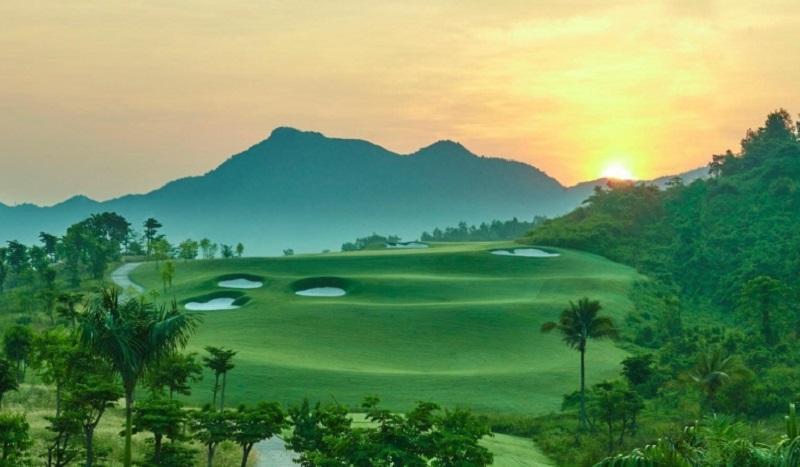 Sân golf với thiết kế 18 hố golf đẳng cấp theo quy chuẩn quốc tế