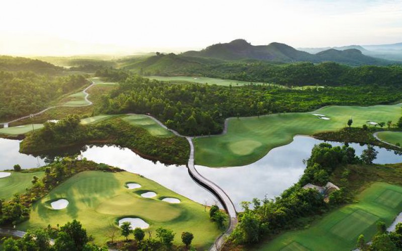 Sân golf Đà Nẵng được trang bị đầy đủ cơ sở vật chất hiện đại
