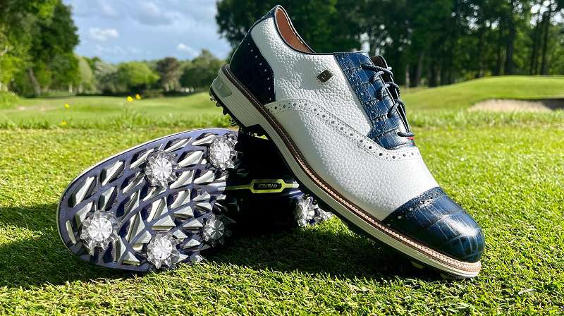 Giày FJ có khả năng thấm hút tốt sẽ giúp bảo vệ tốt cho đôi chân của golfer