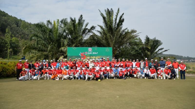 Câu lạc bộ golf họ Bùi ra mắt tại sân golf Long Biên, Hà Nội