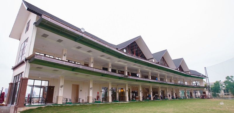 Sân tập golf Mipec, Hà Nội luôn là địa điểm thu hút các golfer