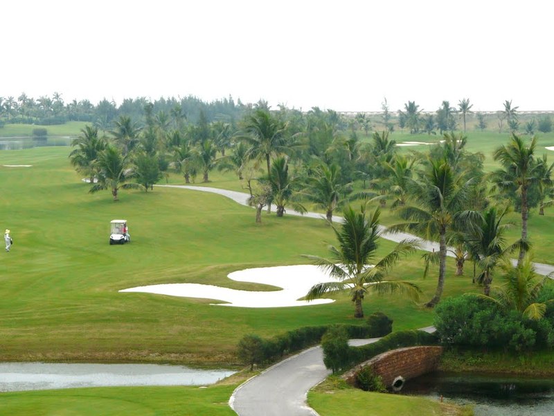 Sân golf Đồ Sơn thu hút đông đảo golfer đến trải nghiệm đánh golf 