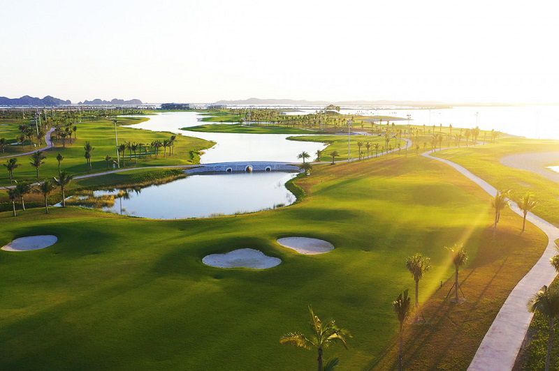 Sân golf Tuần Châu Hạ Long có diện tích rộng lớn