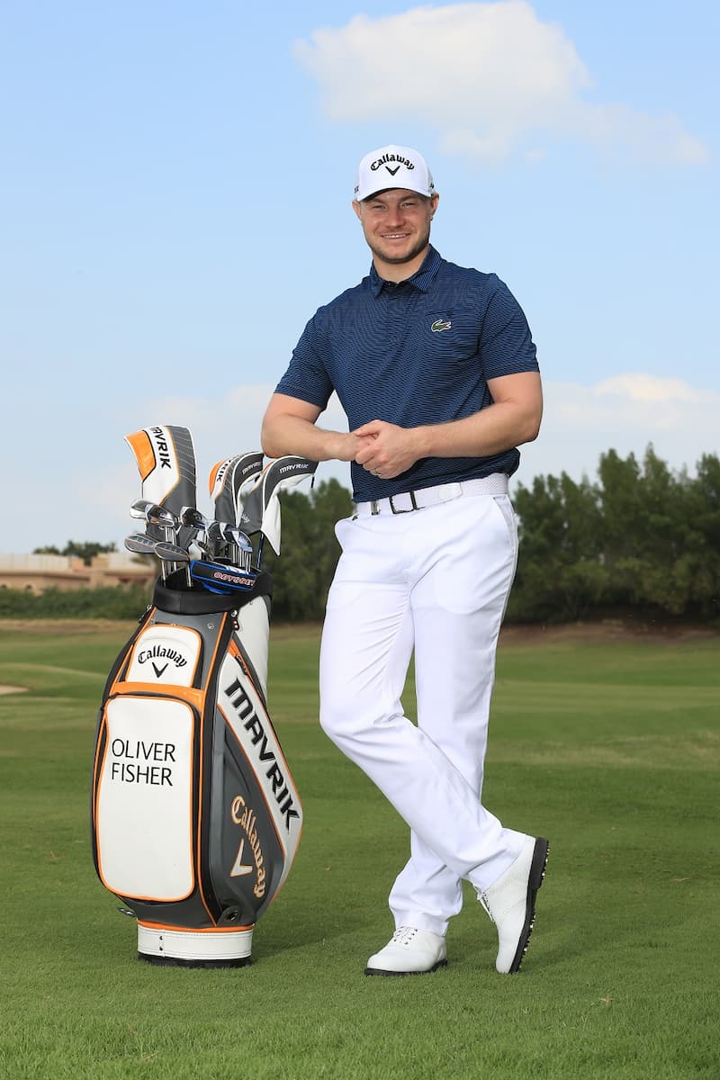 Túi gậy golf giúp golfer mang theo gậy golf và dụng cụ cần thiết