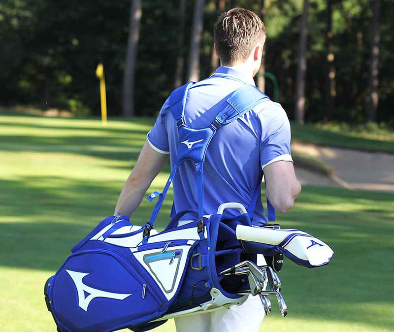 Túi Mizuno có kích thước vừa phải, trọng lượng khá nhẹ nên golfer có thể dễ dàng mang vác khi ra sân