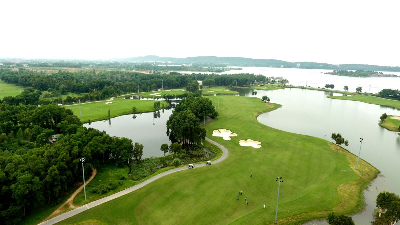Sân golf Flamingo Đại Lải có vị trí địa lý thuận lợi cho golfer di chuyển