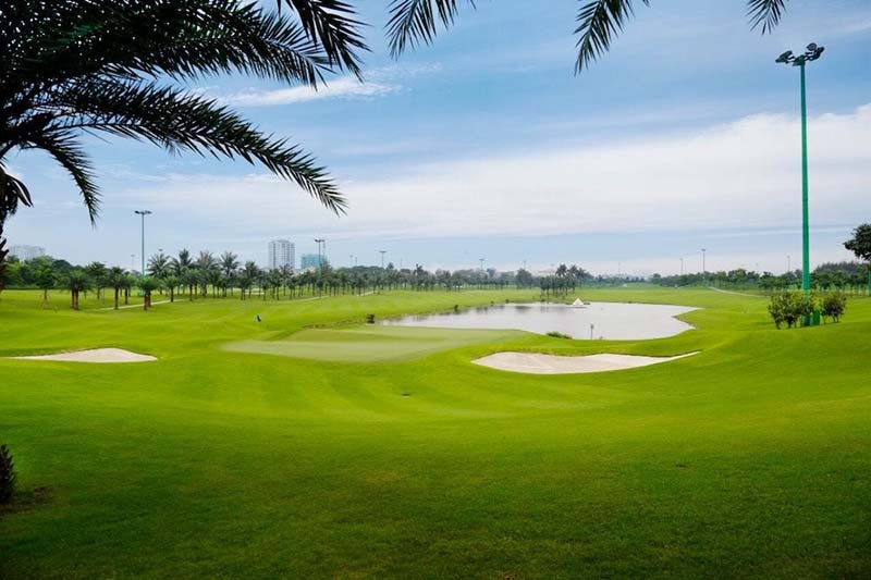 Sân golf Ao Châu sở hữu những ưu điểm cả về thiết kế và dịch vụ