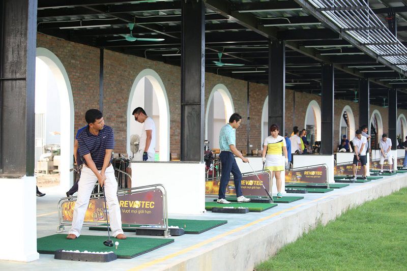Sân golf Hà Đông được trang bị đầy đủ thiết bị, tiện nghi hỗ trợ golfer