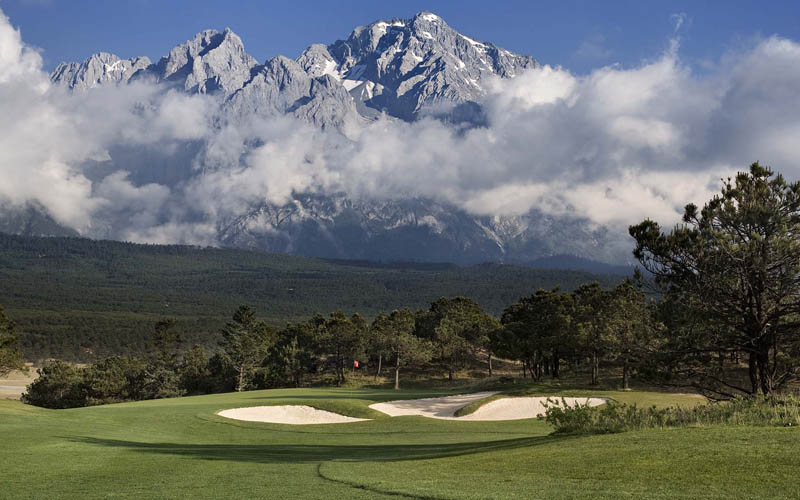 Sân golf dài nhất thế giới mang tên Dragon Snow Mountain Golf Club
