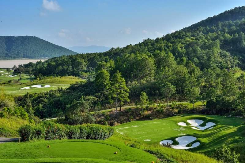 Sân golf Dalat Palace là sân golf đầu tiên tại Việt Nam
