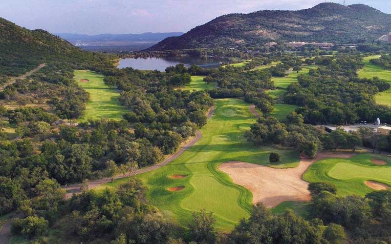Sân golf lớn nhất thế giới ở Nam Phi - Legend Golf & Safari Signature Course