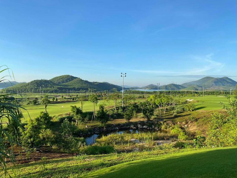 Sân golf Mường Thanh có mức giá khá hợp lý