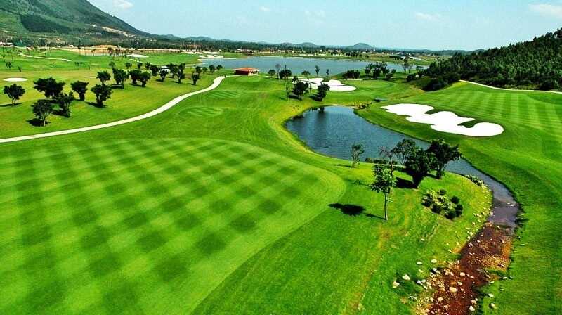 Sân golf gần sân bay Nội Bài phải kể đến sân golf Tam Đảo