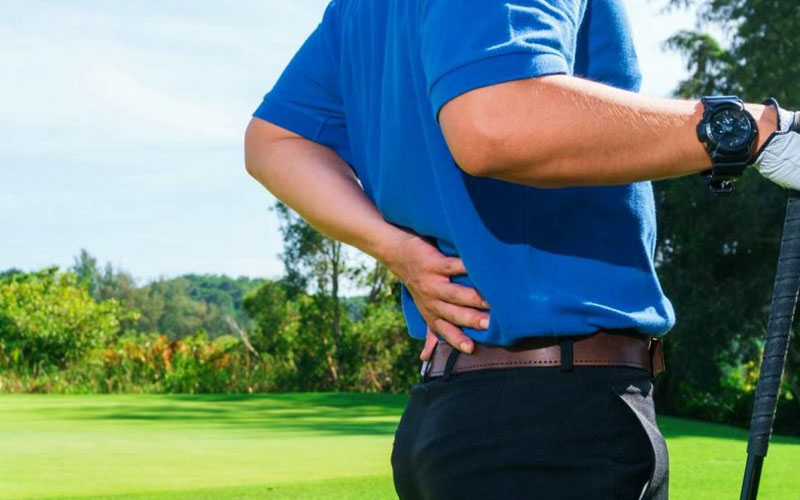 Tập golf bị đau lưng