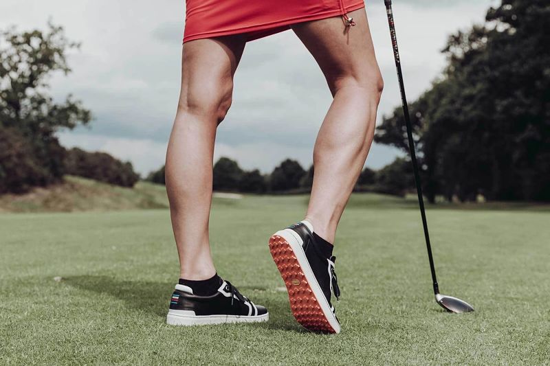 Giầy golf nữ được làm bằng da tạo sự sang trọng, đẳng cấp cho golfer